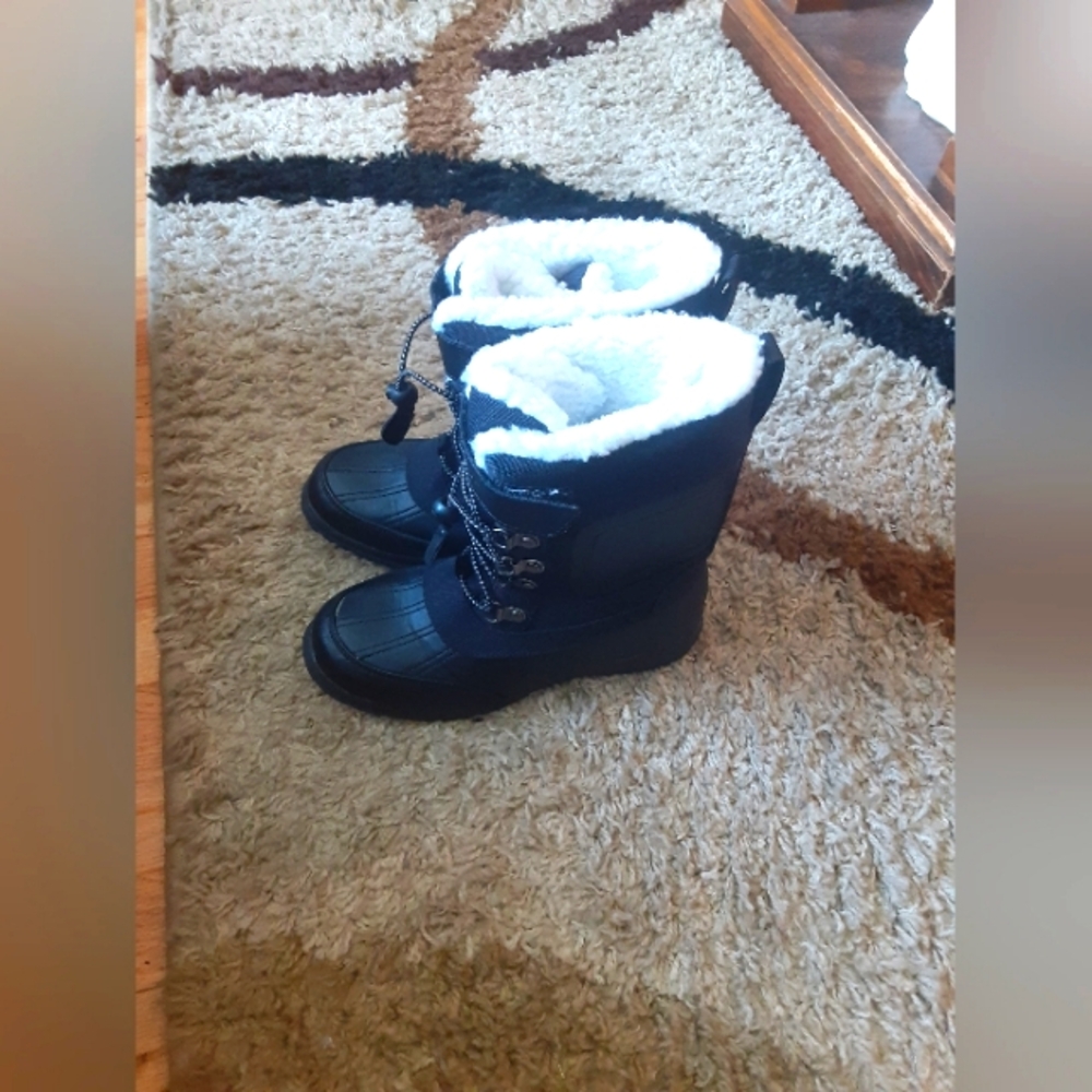 Eddie Bauwr Kida Black Winter Boots with White Fur  Lining Size 3 Unisex Winter